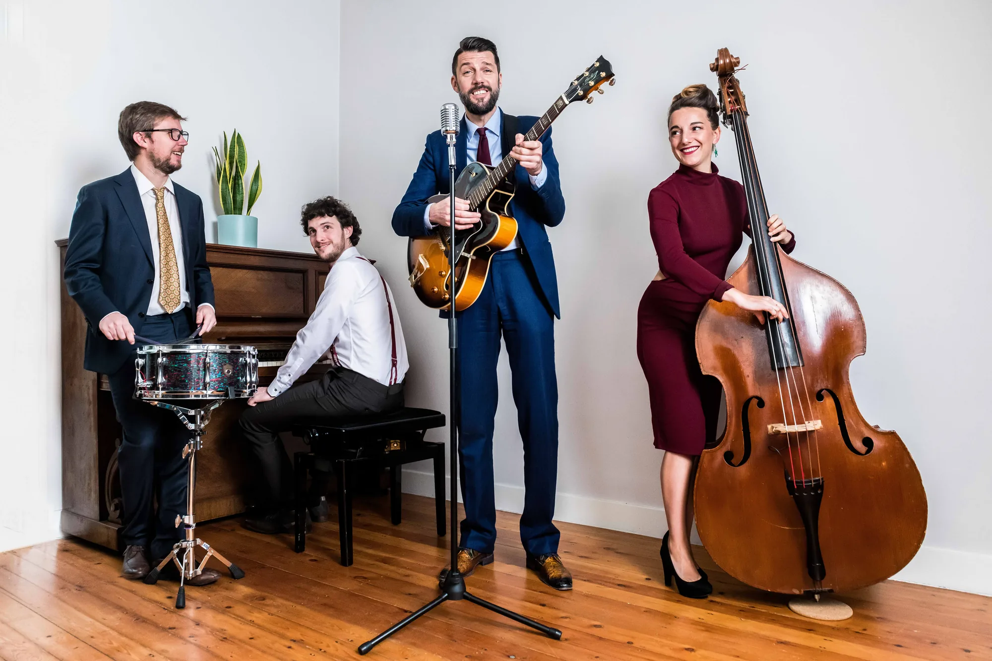 Vintage Band — Delighted Agency, photo 4